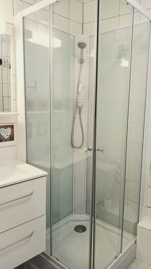 Bathroom - Vrbo Property (Agde)