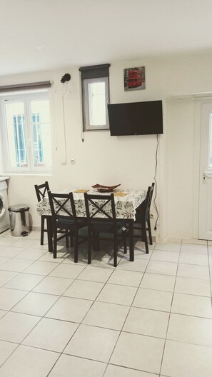 Dining - Vrbo Property (Agde)