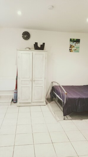 Room - Vrbo Property (Agde)