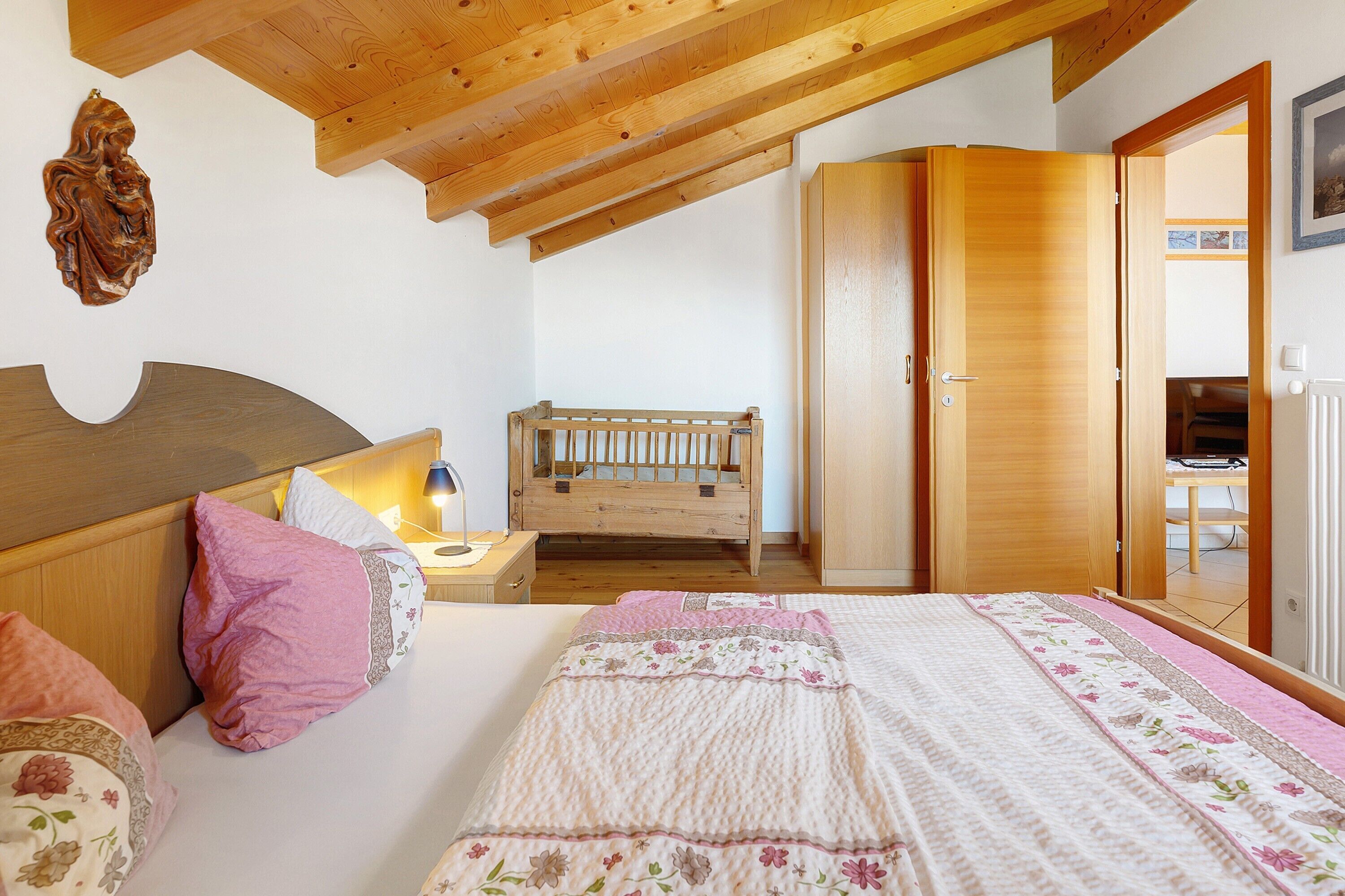 WiFi, bed sheets