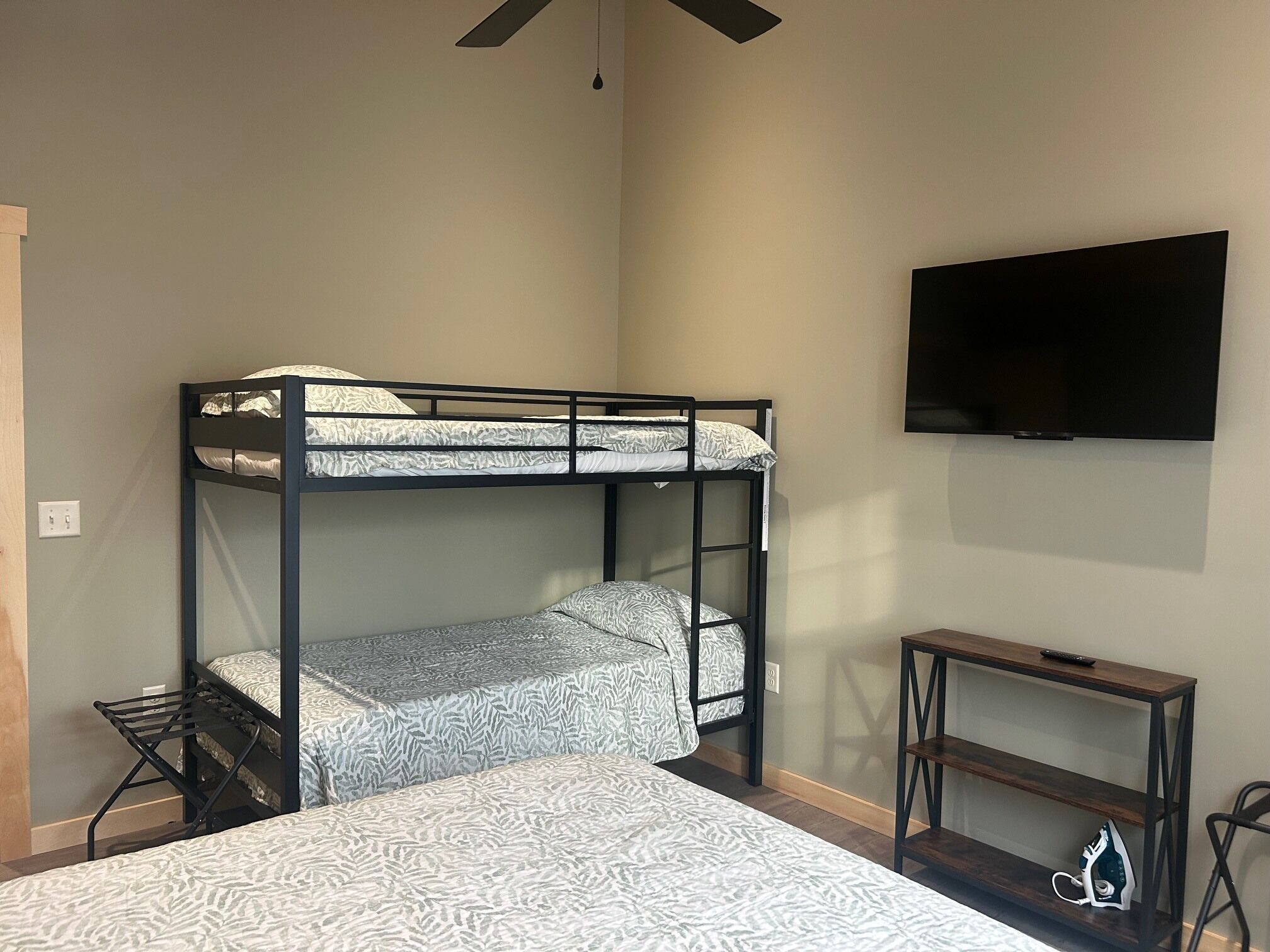 1 chambre, fer et planche à repasser, literie fournie