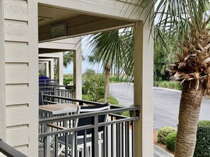 Outdoor dining - Fresh Coastal Retreat with Ocean Views | Walk Everywhere (Hilton Head Island)