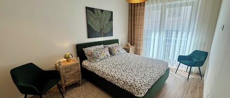 Iron/ironing board, WiFi, bed sheets