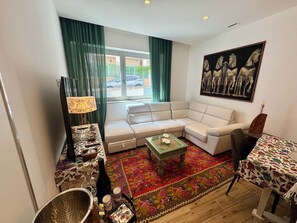 Living area - Brand New Luxury Apt - Metro 2min - Spacious 80sqm (Roma)