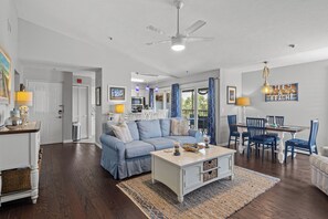 Smart TV, fireplace - Paradise Hideaway- 2 bedrooms condo (Holmes Beach)