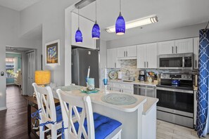 Fridge, microwave, oven, stovetop - Paradise Hideaway- 2 bedrooms condo (Holmes Beach)