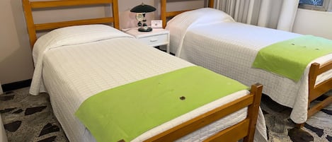 WiFi, bed sheets