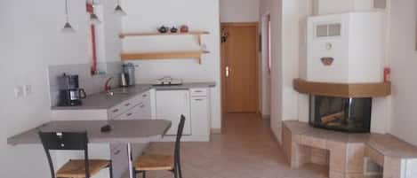 Fridge, cookware/dishes/utensils