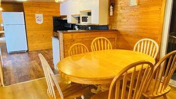 Cottage, Lake View | Dining