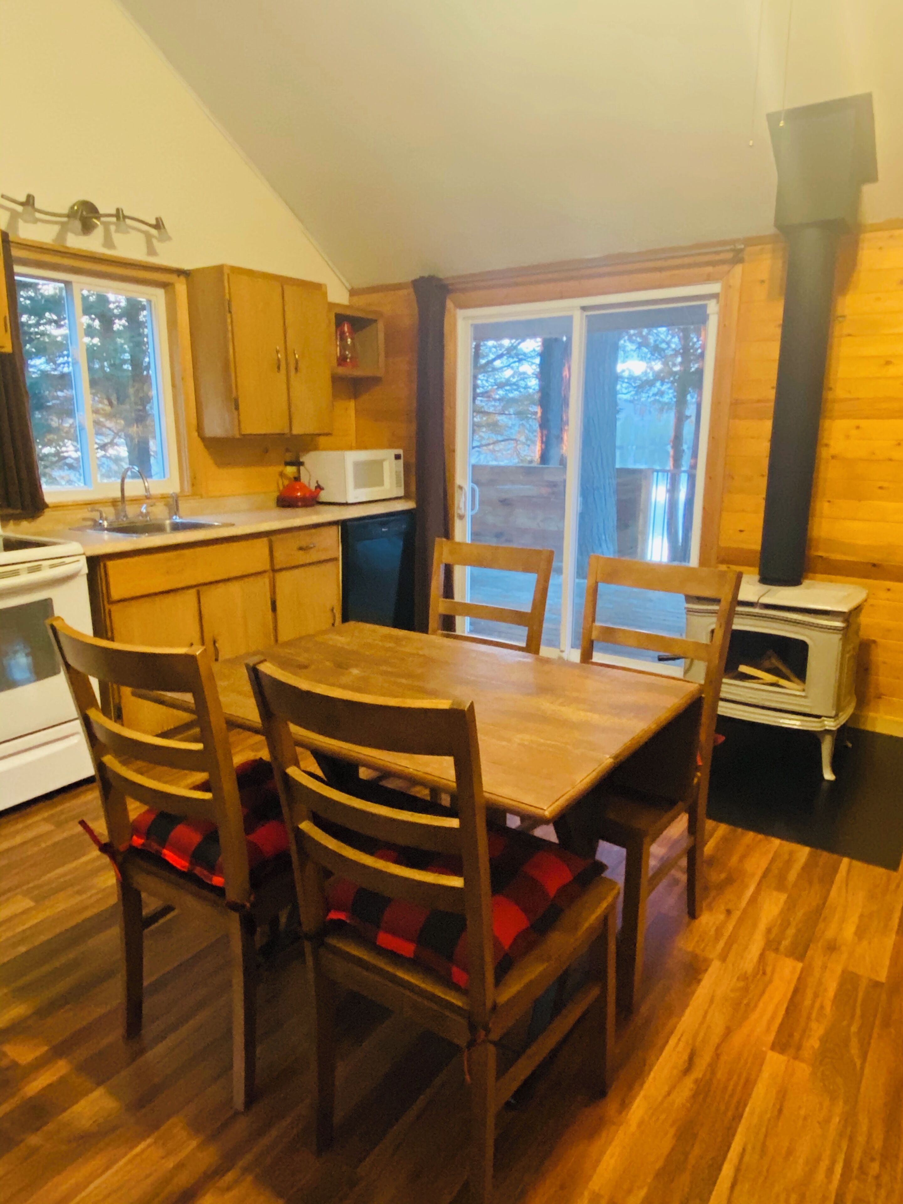 Cottage, Lake View | Interior