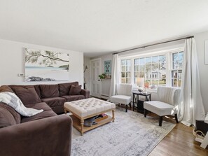 Smart TV - Relaxing Cape Retreat Near Seagull Beach (Yarmouth)