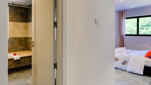 A modern bathroom with a shower, a toilet, and a sink. - Apartment  by Interhome (Albufeira)