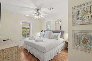 Iron/ironing board, WiFi, bed sheets - Yew 2!- House + Carriage House- Steps to Beach! (Santa Rosa Beach)