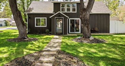 Sixteenth Street Retreat | Fire Pit & BBQ