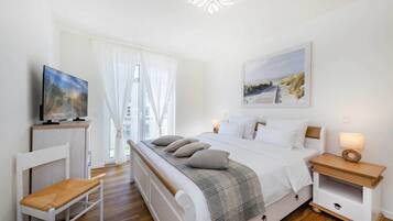 2 slaapkamers, een bureau, een strijkplank/strijkijzer, gratis wifi