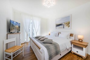 2 bedrooms, desk, iron/ironing board, free WiFi - Vacation apartment with sauna, lake view and balcony on the Szczecin Lagoon (Zirchow)