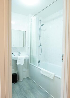 House, Non Smoking, Patio | Bathroom - Neptune House by Guestz (Chester)