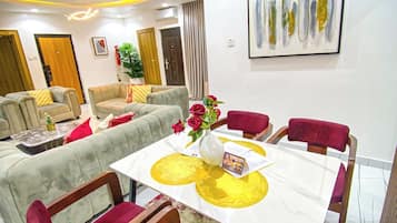 Family Room, Balcony, City View | Dining