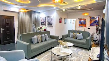Family Room, Balcony, City View | Living area