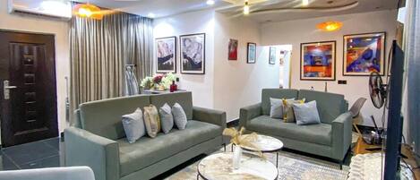 ห้องแฟมิลี่, ระเบียง, วิวเมือง | บริเวณนั่งเล่น