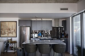 Private kitchen - FIFA Watchpad Oasis; Minutes to the Stadium (Toronto)