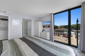 Desk, iron/ironing board, WiFi, bed sheets