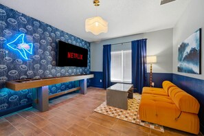 TV, table football, offices - Sleeps 10 | Pickleball | Pool | Tiki Bar | Games (Bradenton)