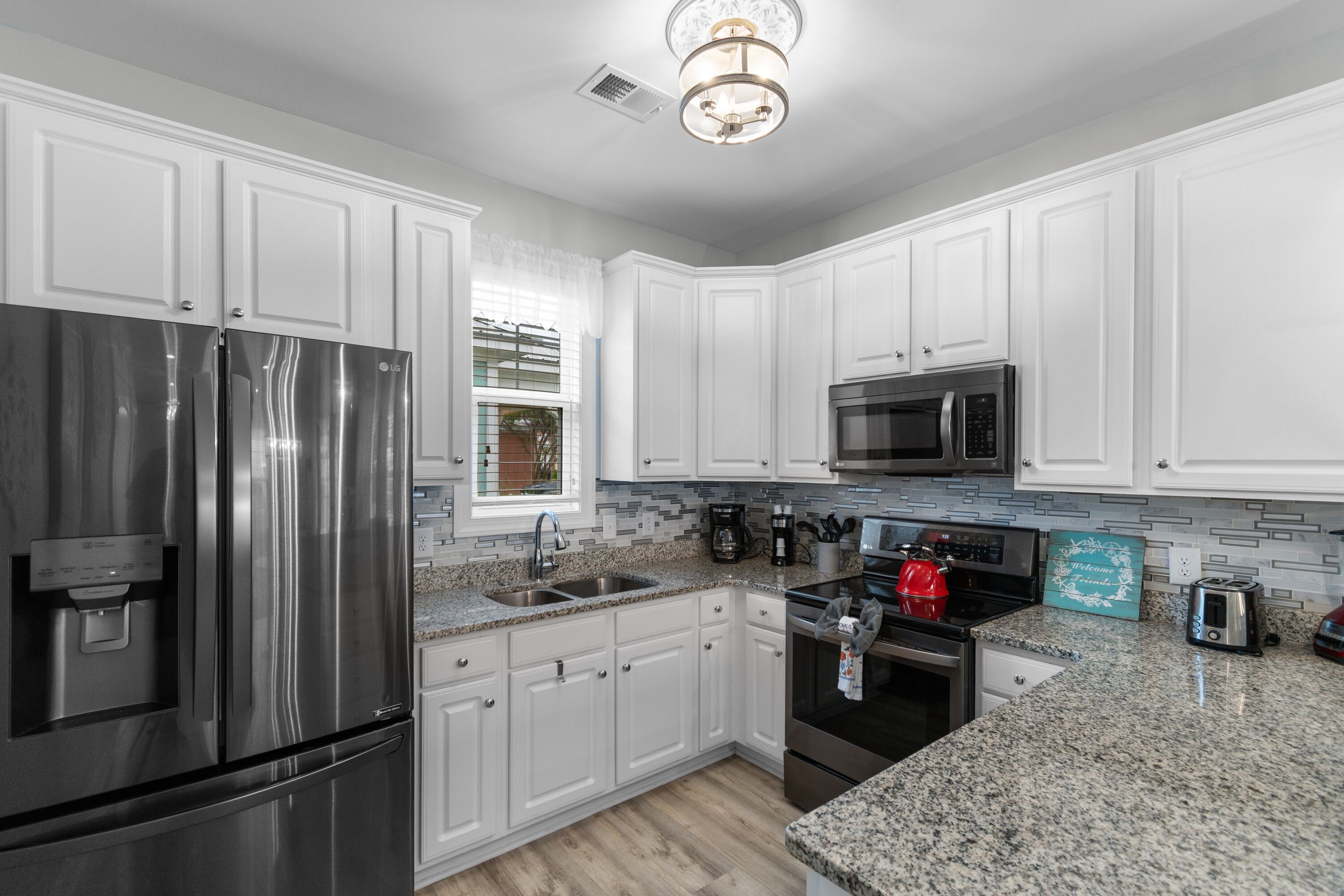 Fridge, oven, stovetop, coffee/tea maker