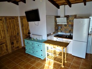 Refrigerador, microondas, cafetera/tetera, tostadora