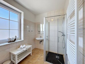Bathroom - Ferienhaus Südstern by Interhome (Trassenheide)