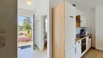 Kühlschrank, Mikrowelle, Ofen, Geschirrspüler