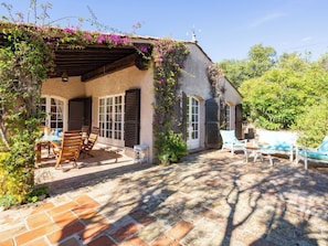 Outdoor dining - Les Boissines by Interhome (Sainte Maxime)