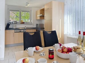 Kylskåp, mikrovågsugn, ugn och diskmaskin