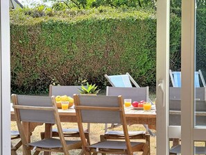 Outdoor dining - Kerhelle by Interhome (Locmariaquer)