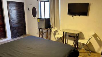 Classic Double or Twin Room | Desk, laptop workspace, free WiFi