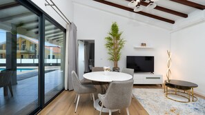 Dining - Kaya Canhas by LovelyStay (Poiso)