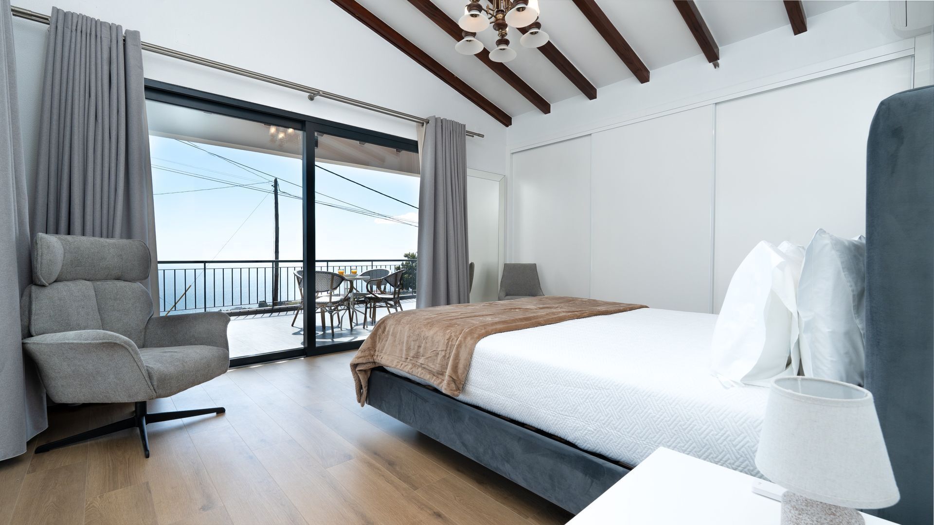 Bügeleisen/Bügelbrett, Reisekinderbett, kostenloses WLAN, Bettwäsche