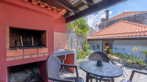 Outdoor dining - Charming Garden Oasis by LovelyStay (Funchal)