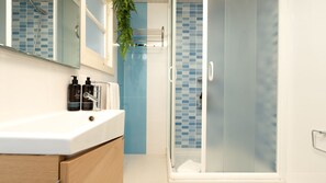 Hair dryer, towels - Charming Garden Oasis by LovelyStay (Funchal)