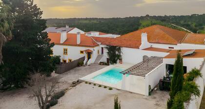 Villa « Casa Da Vila » avec vue sur la montagne, Wi-Fi et climatisation