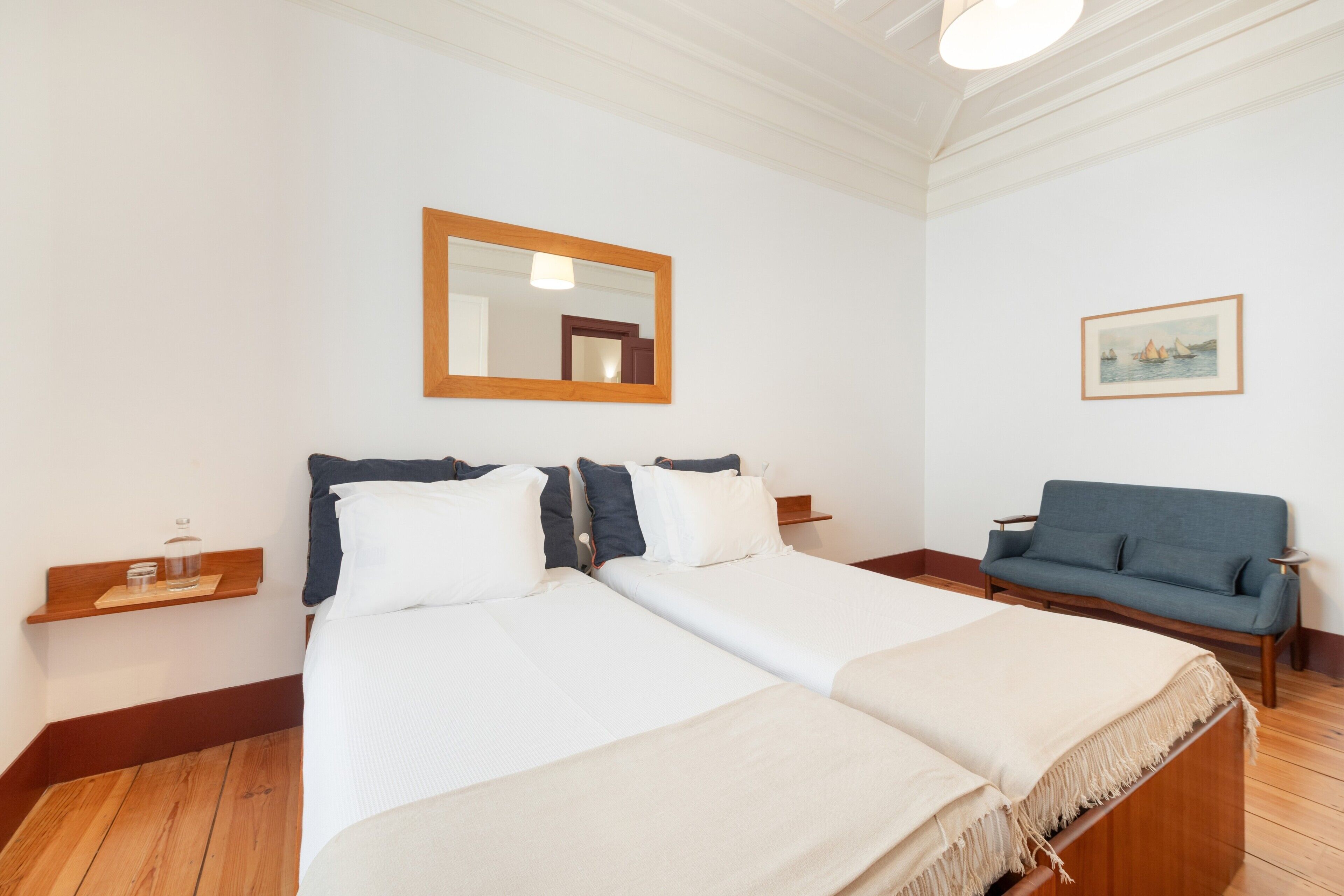 Iron/ironing board, WiFi, bed sheets