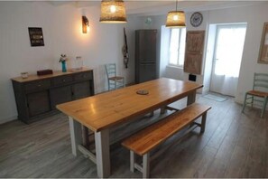 Dining - Vrbo Property (Coulon)