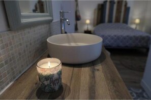 Bathroom - Vrbo Property (Coulon)