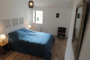 Room - Vrbo Property (Coulon)