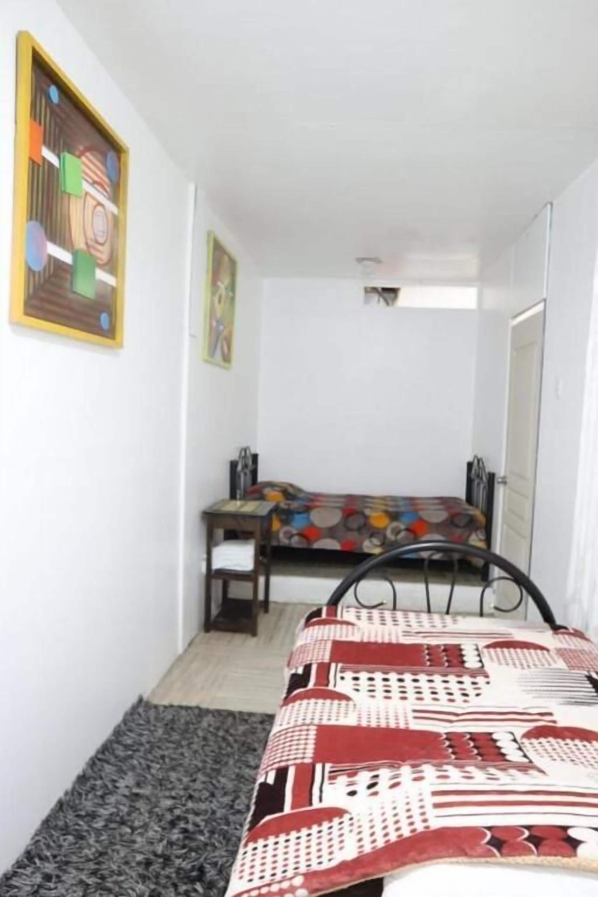 Classic Twin Room | Laptop workspace, free WiFi