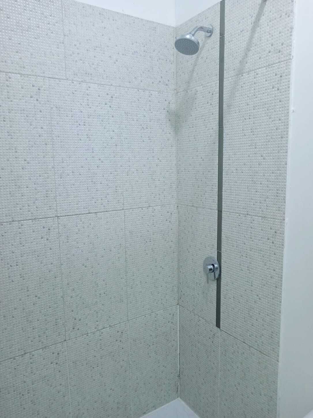 Kamar Double Comfort | Kamar mandi | Shower, perlengkapan mandi gratis, pengering rambut, dan handuk