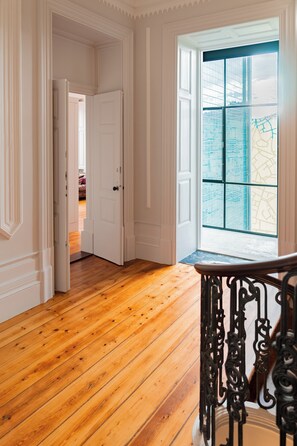 Interior - 18th Century Italia Suite w/ Historic Charm & Modern Luxury in Central Porto 2N (Porto)