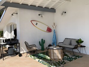 Terrace/patio - 5-Room Villa with Pool and Terrace in Le Porge (Le Porge)