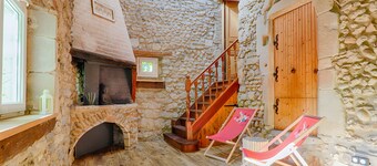 Apartment 'L'escarpin - Billiards - Historic' with Wi-Fi and Air Conditioning