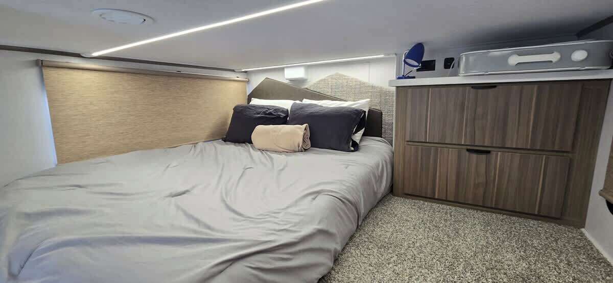 WiFi, bed sheets